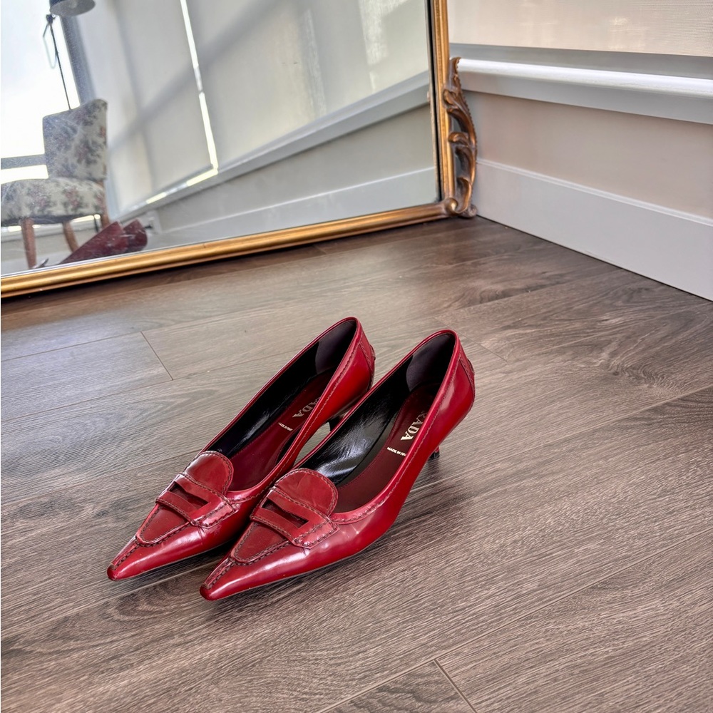 Vintage Prada kitten heels size 36